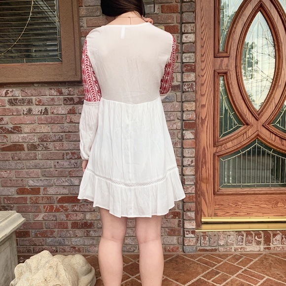 Flowy red and white dress - Picture 4 of 4